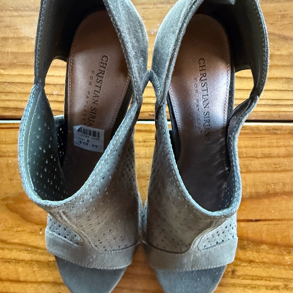 Heels - Picture 2 of 7